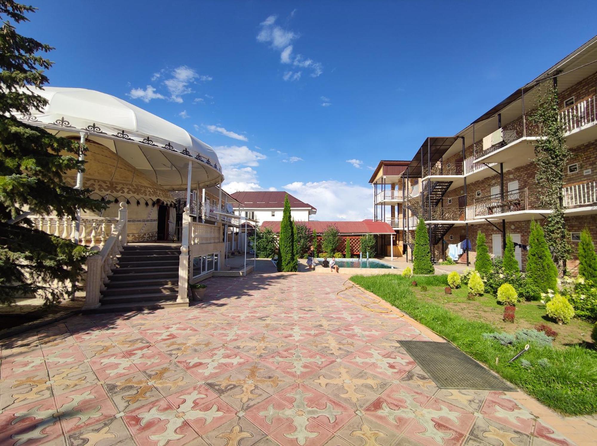 Hotel Адилет Cholpon-Ata Exterior foto