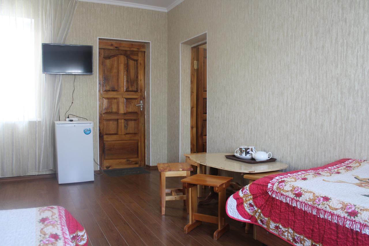 Hotel Адилет Cholpon-Ata Exterior foto